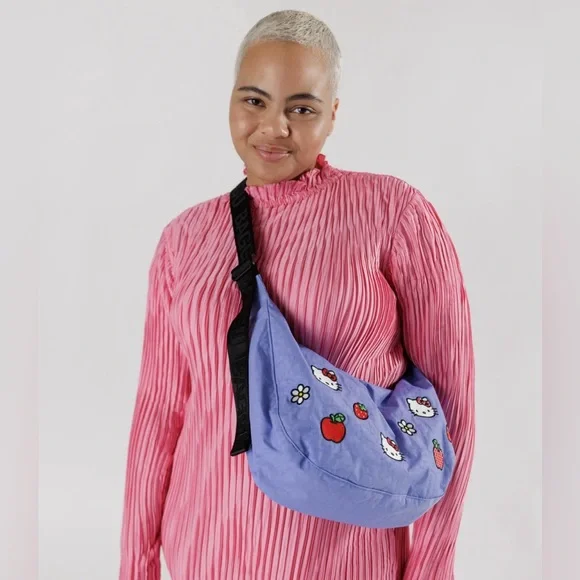 Baggu Hello Kitty Crescent Nylon Bag Purse NWT - Picture 3 of 4